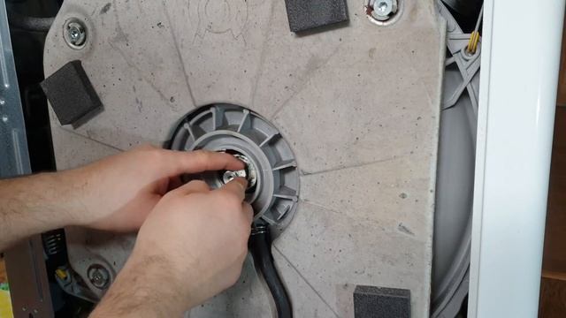 Wymiana łożyska w pralce Electrolux EWT1367VDW смотреть онлайн