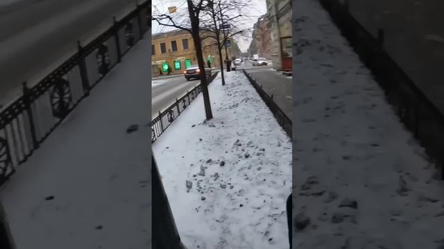 Решил подойти к незнакомому мужчине и вот, что случилось.. смотреть онлайн