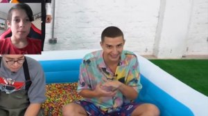 ВЛАД А4 Кто Найдёт M&M's в Бассейне Skittles, Получит 10,000$- Челлендж РЕАКЦИЯ НА ВЛАДА А4