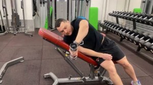 Отведение руки лежа на лавке задняя дельта