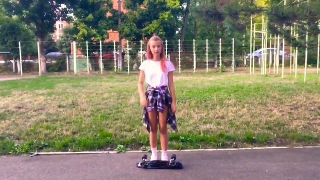 10х10! Сломала ногу?? Простые трюки на скейте! смотреть онлайн