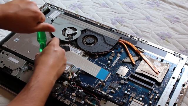 Disassemble / Desmontando All in One Samsung DP700A3D para troca / replacement de HD смотреть онлайн