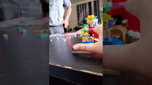 Building the Lego Minecraft set 21164 смотреть онлайн