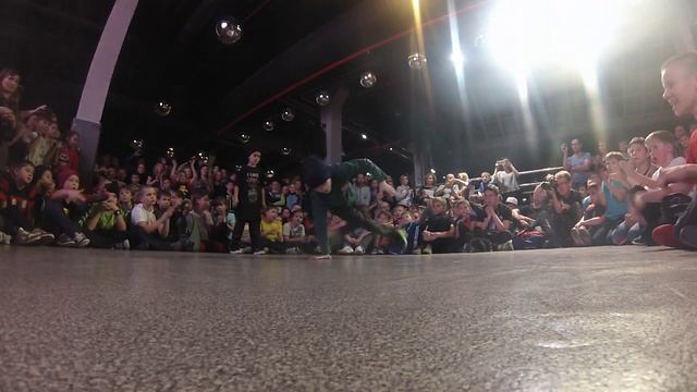 БОГДАН (DOMINANT) vs ПАУК | 1/2 FINAL | РЭП НА ГОЛОВЕ 5 | Казань | 2014 смотреть онлайн