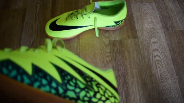 Распаковываем бутсы (футзалки) от NIKE HYPERVENOM PHADE 11 IC смотреть онлайн