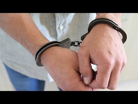 Оперативники УВД по ЦАО г. Москвы задержали подозреваемого в разбойном нападении смотреть онлайн