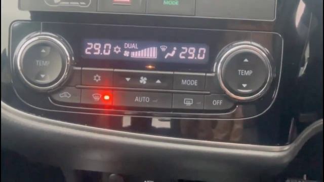Mitsubishi Outlander 2.2 DI-D 4 5dr Auto 2017 смотреть онлайн