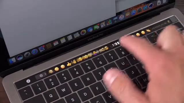 Apple MacBook Pro 13 Touch Bar 2017 смотреть онлайн