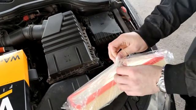2006 VW Passat (B6/3C) 3.2 FSI (AXZ) - Air Filter Replacement