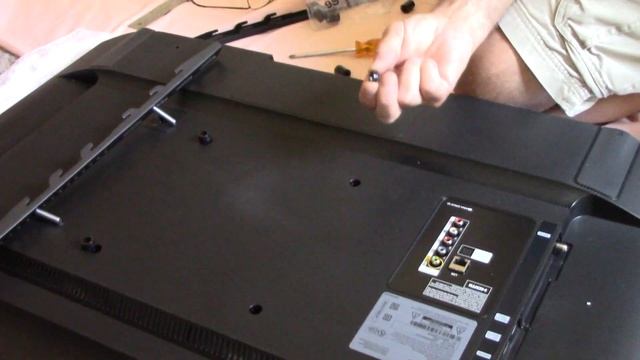 How To Assemble A Universal TV Stand смотреть онлайн