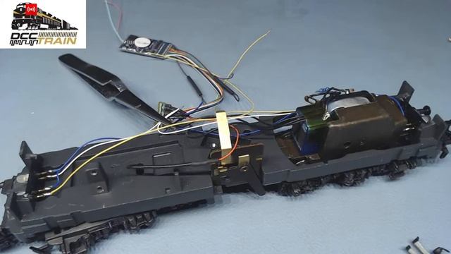Инсталляция декодера в HO Электровоз Marklin DB111 Part 6 смотреть онлайн