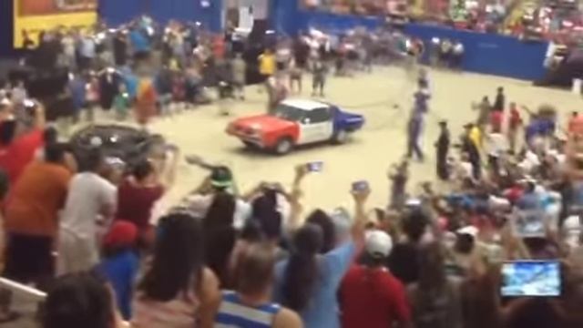 Бодрый автомобиль..webm смотреть онлайн