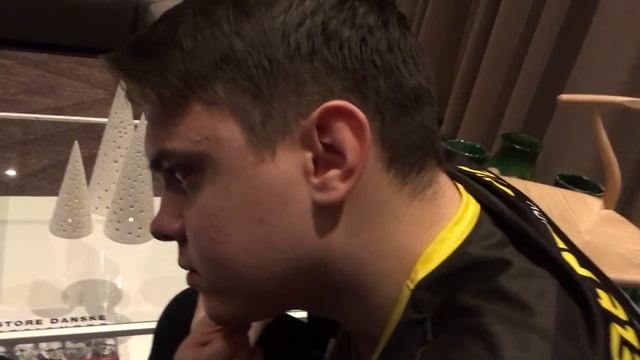 [ENG SUBS] РЕАКЦИЯ NAVI S1MPLE, ELECTRONIC, ZEUS на ОБНОВЛЕНИЯ В CS:GO смотреть онлайн