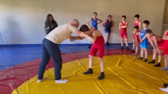 ВААК поддержал ремонт спортзала для секции вольной борьбы в селе Члоу смотреть онлайн