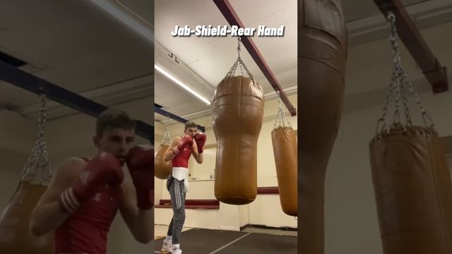 3 Simple Beginner Punching Combos? смотреть онлайн