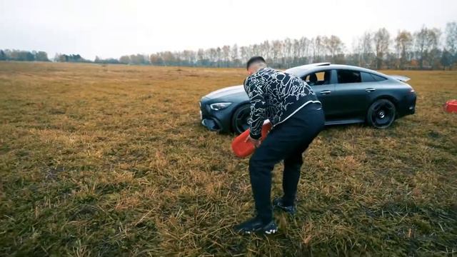 ЛИТВИН СЖЕГ свои машину стоит 13млн Mercedes