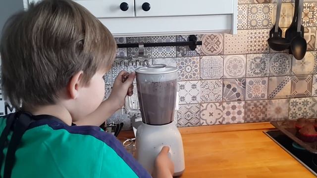 Готовим мороженое из печенья Орео(oreo). Дети готовят еду сами без родителей. Cooking kids. смотреть онлайн