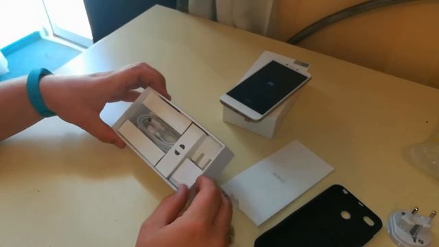 Распаковка xiaomi 4x 2/16 с AliExprees смотреть онлайн