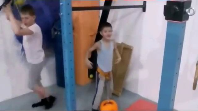 Подтягивания с весом смотреть онлайн