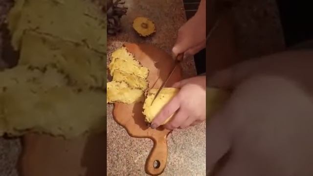 Как почистить ананас смотреть онлайн