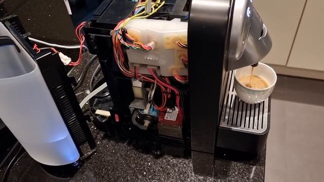 Kaffeebezug Nespresso Gemini CS100 смотреть онлайн