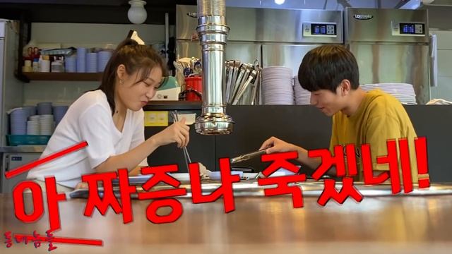 ????????SUB] [PRANK] TV속 남자와 싸우다가 추격전까지 벌어진다면?!!!ㅋㅋㅋㅋㅋ옆 커플 고기 코에 걸렸음ㅋㅋㅋㅋㅋ - [동네놈들] смотреть онлайн