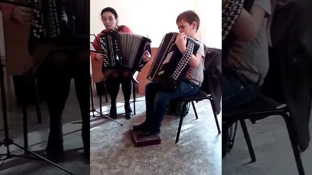 Учусь играть на баяне смотреть онлайн