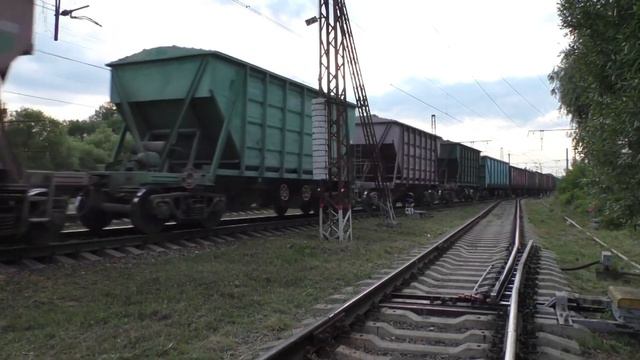 Электровоз ВЛ10У-350 с грузовым поездом, ст. Белые Столбы, 26 июля 2021 г. смотреть онлайн