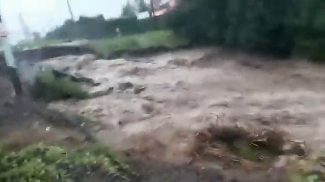 Размыло ЖД пути сошли с рельс 3 вагона приморье тонет смотреть онлайн