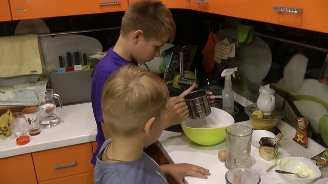 Готовим крутой маффен за 30 минут из простейших продуктов (И у вас будет кекс) смотреть онлайн