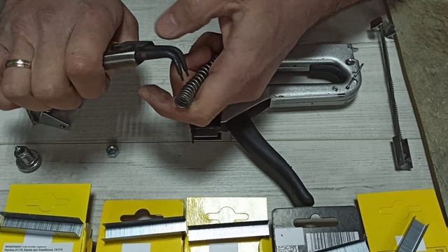 Как Пользоваться Мебельным Степлером? Сравнение Работы Степлера с Чудо Гайкой и Растянутой Пружиной смотреть онлайн