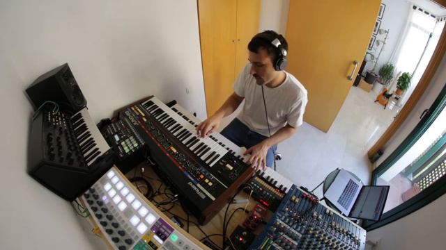 TDNE - Arpeggio with Juno 60, Volca Bass, Korg D1 and Volca FM смотреть онлайн