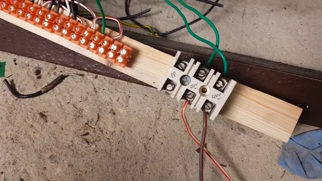 Tablica sterowa dźwigu licencyjnego ZUD-ZREMB - modyfikacje przed uruchomieniem z "makietą windy". смотреть онлайн