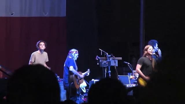 Willie & Lukas Nelson play Stevie Ray Vaughn's "Texas Flood" at 2014 4th of July Picnic смотреть онлайн