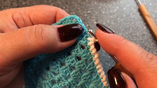 Учимся вязать крючком. Обвязка края 2. смотреть онлайн