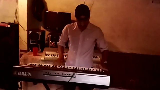 Probando rritmo con el YAMAHA PSR s 670 смотреть онлайн