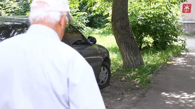 Житомиряни можуть повідомити про незаконну парковку на газонах за телефоном - Житомир.info смотреть онлайн