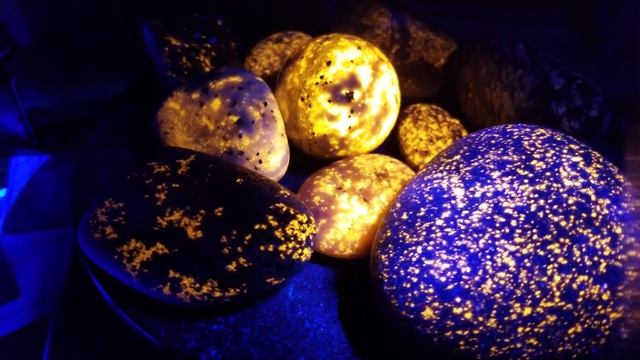 Камни Светятся под светом УФ-излучении 365 нм смотреть онлайн