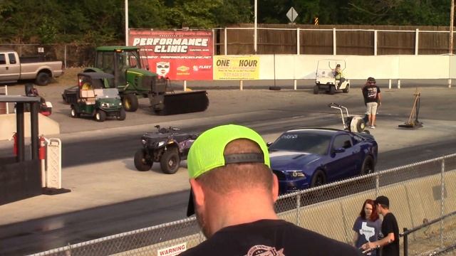 2015 Ford Taurus SHO vs Mustang with drag tires смотреть онлайн