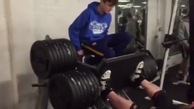 Eddie Hall - Leg press 1000kg / Эдди Холл - Жим ногами 1000 кг смотреть онлайн