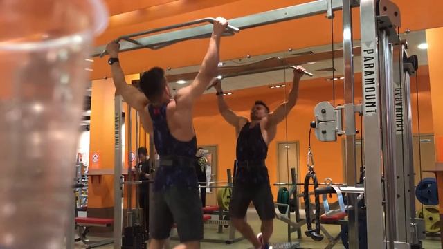 Men’s Physique Подтягивание с широким хватом смотреть онлайн