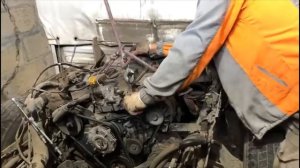 NISSAN ATLAS P4F23 ремонт двигателя TD27 с демонтажем кабины.