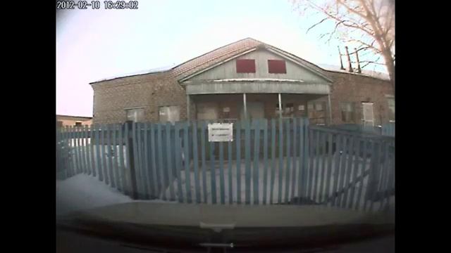 Запрещающий дорожный знак на заборе. Хохма смотреть онлайн