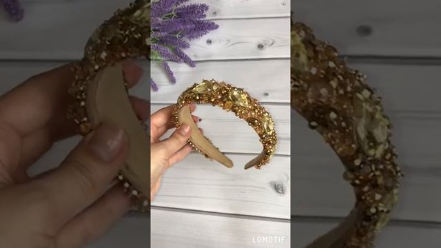 Золотой ободок из камней и бусин смотреть онлайн