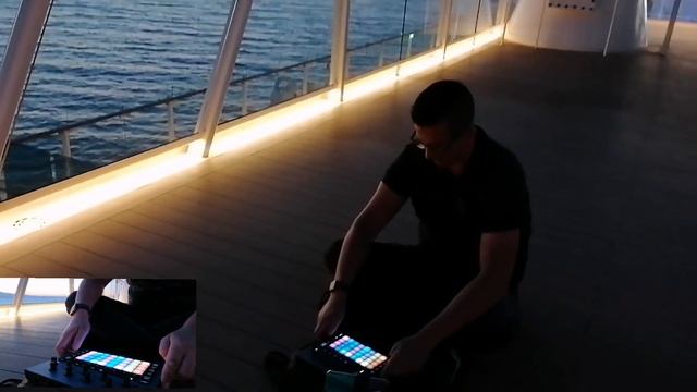 "❤️??♂️Love, love, run!" Groovy DAWless Techno Jam on Novation CIRCUIT RHYTHM смотреть онлайн