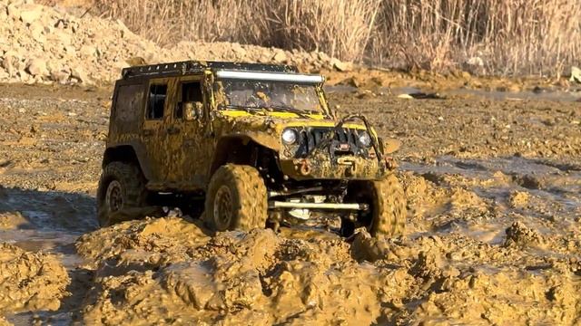 1/10 Scale RC : Jeep Wrangler Rubicon JK Extreme Mud Off-road Driving. смотреть онлайн