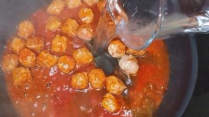 Шикарный УЖИН ЗА КОПЕЙКИ !!! МАКАРОНЫ С ФРИКАДЕЛЬКАМИ в томатном соусе !!!