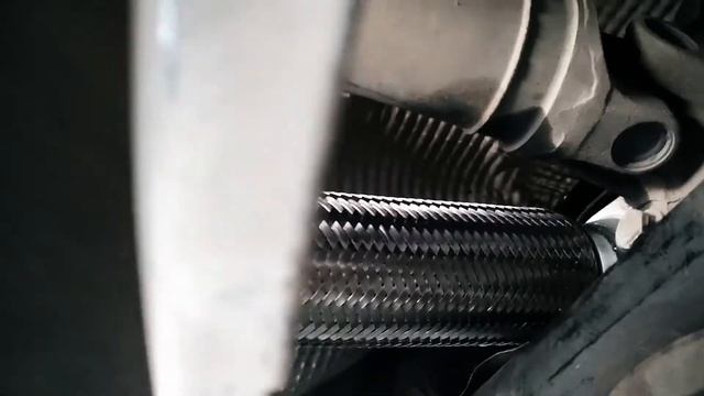 Ремонт выхлопной системы Renault Duster. Замена бочки глушителя и гофры. смотреть онлайн