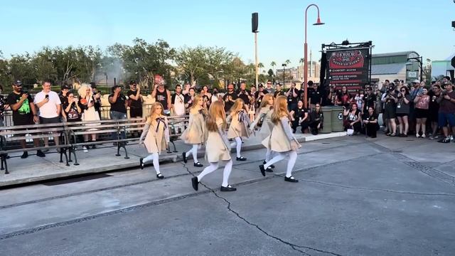 MEGAN Flash Mob at HHN 32 | Universal Orlando Halloween Horror Nights 2023 #hhn смотреть онлайн