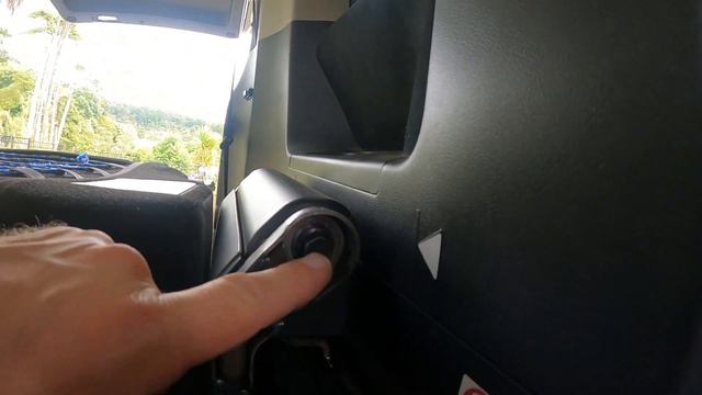 Removing Delica D5 Rear seats смотреть онлайн